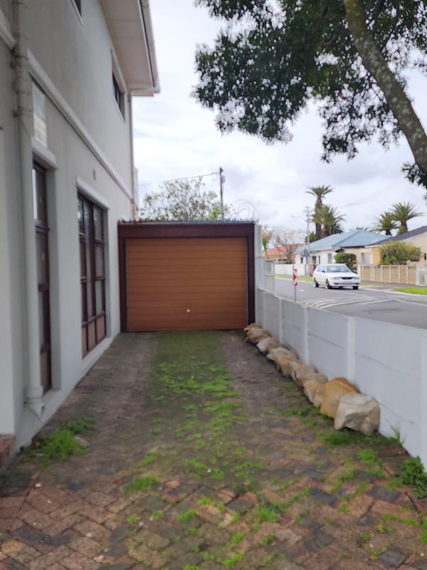 4 Bedroom Property for Sale in Gleemoor Western Cape
